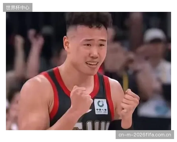 新科MVP贺希宁将率领深圳队挑战卫冕冠军广厦，考验球队季后赛经验。